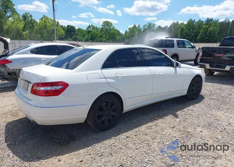 2013 Mercedes-Benz E 350 z USA, uszkodzony, nr VIN WDDHF5KBXDA706203